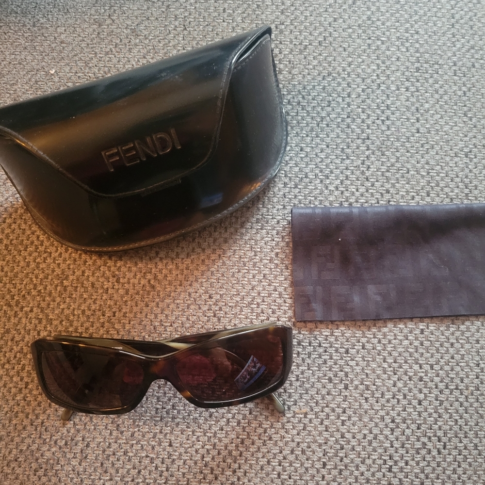 Small rectangular Fendi sunglasses with case and cleaning cloth